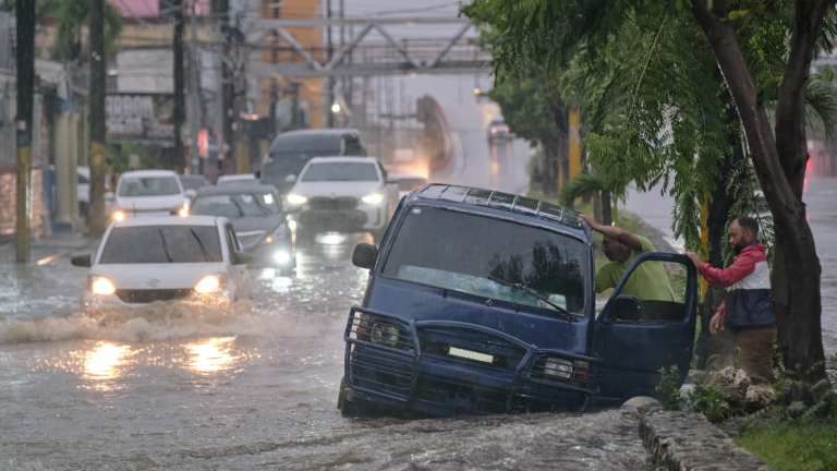 Συναγερμός στην Τζαμάικα καθώς πλησιάζει ο τυφώνας Melissa – Απειλή 200 χιλιομέτρων την ώρα