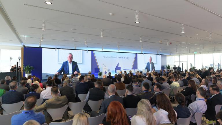 Κόσμος παρακολουθεί την ημερίδα για το Υπεύθυνο Παιχνίδι