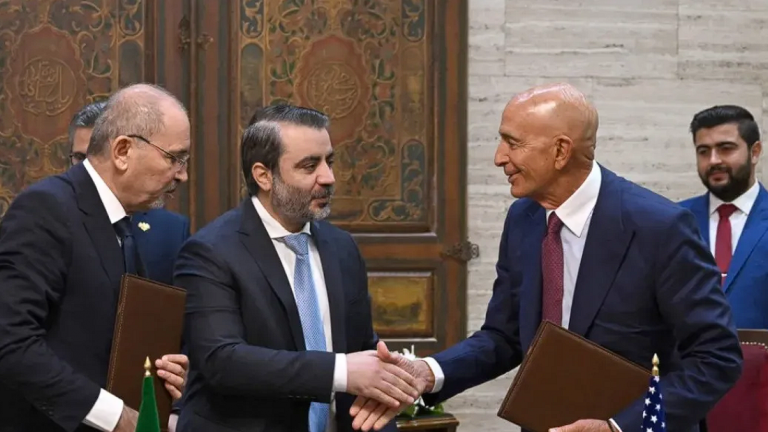 τομ μπαρκ ακυ συριος