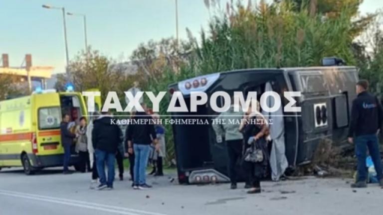 ανατροπη λεωφορειο 