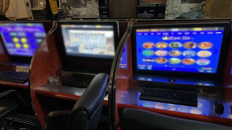 παρανομα φρουτακια