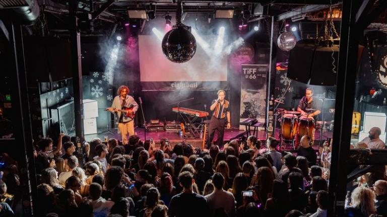 Η Θεσσαλονίκη αποθέωσε τον Κωστή Μαραβέγια – Μια ανεπανάληπτη βραδιά powered by ΟΠΑΠ στο 66ο Φεστιβάλ Κινηματογράφου Θεσσαλονίκης