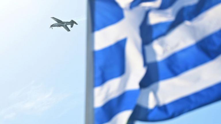 ΓΕΑ: Αεροπορική πανδαισία στο air show της ΠΑ στον Φλοίσβο του Π. Φαλήρου, στο πλαίσιο του Εορτασμού για τον Αρχάγγελο Μιχαήλ