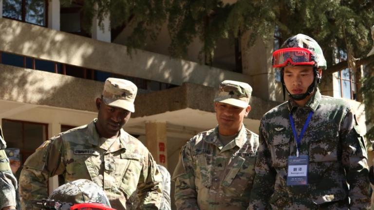 αμερικανικος και κινεζικος στρατος