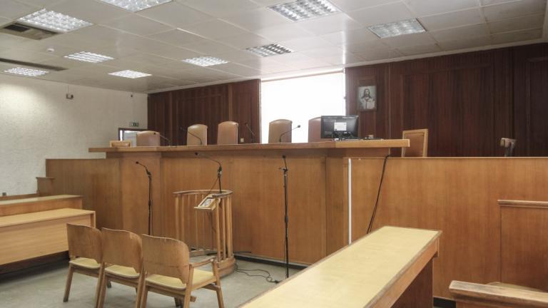 αιθουσα δικαστηριου 
