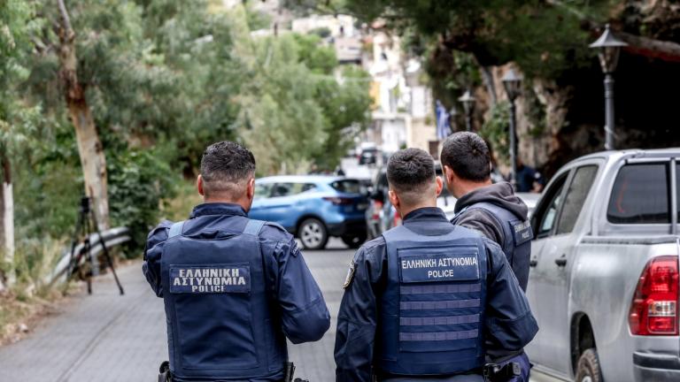 Βορίζια: «Χτενίζουν» την Κρήτη οι αστυνομικοί για τον εντοπισμό των τριών αδελφών που συμμετείχαν στο μακελειό – Σήμερα η κηδεία της 56χρονης