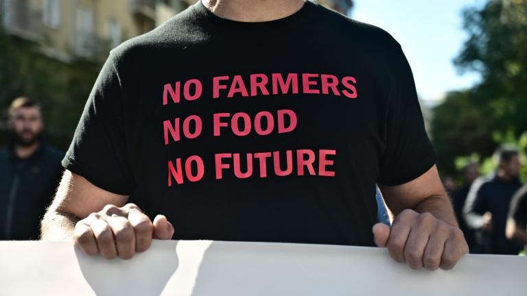 Σε εξέλιξη το αγροτικό συλλαλητήριο με συγκέντρωση διαμαρτυρίας στο Υπουργείο Αγροτικής Ανάπτυξης και τον ΟΠΕΚΕΠΕ