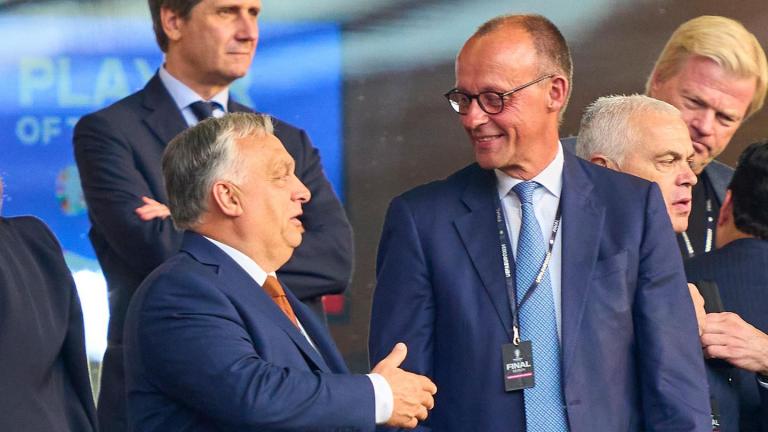 Μερτς: Ο Όρμπαν πηγαίνει στην Μόσχα «χωρίς εντολή της Ευρωπαϊκής Ένωσης»