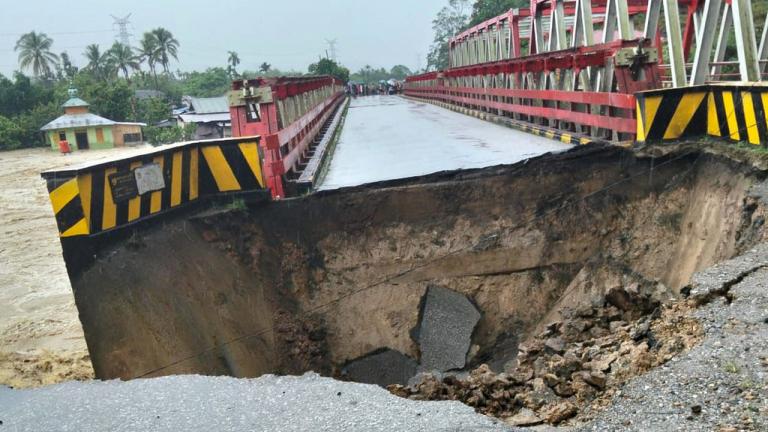 Ινδονησία ΠΛΗΜΜΥΡΕς