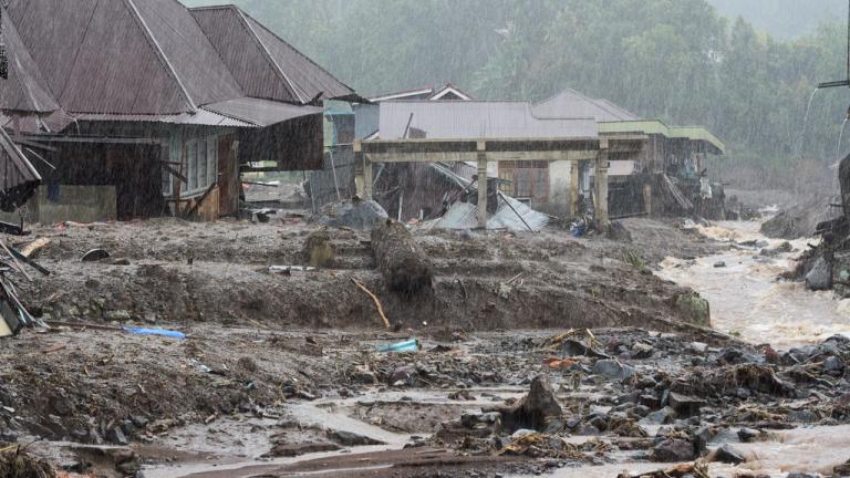 Ινδονησία ΠΛΗΜΜΥΡΕς