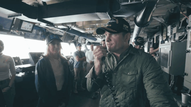 ΗΠΑ: Ο υπουργός Άμυνας Χέγκσεθ σε επίσκεψη στο αεροπλανοφόρο Gerald R. Ford στην Καραϊβική