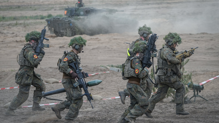 WSJ: Σενάριο ρωσικής επίθεσης - Παραστρατιωτικοί στη Λιθουανία εκπαιδεύονται για ενδεχόμενη εισβολή