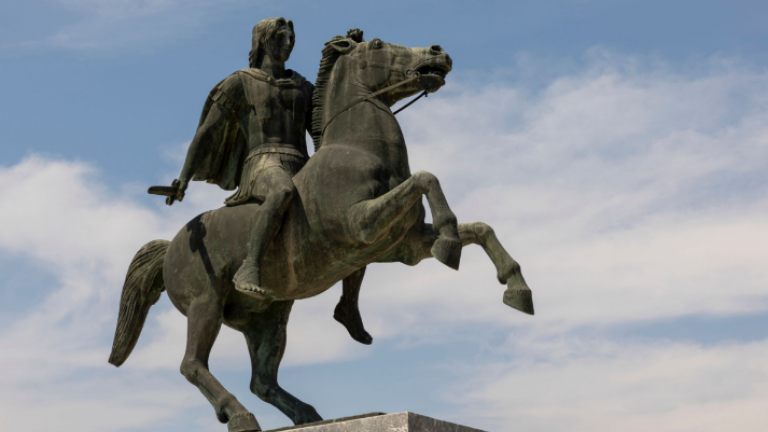 Πέθανε ο γλύπτης Ευάγγελος Μουστάκας, δημιουργός του αγάλματος του Μεγάλου Αλεξάνδρου στην παραλία της Θεσσαλονίκης