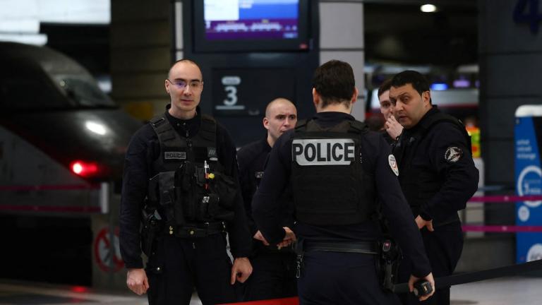 Παρίσι: Νεκρός άνδρας από σφαίρα αστυνομικού στον σιδηροδρομικό σταθμό Μονπαρνάς - Είχε βγάλει μαχαίρι και απειλούσε