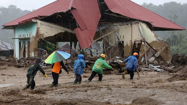 ινδονησια φονικες πλημμυρες 