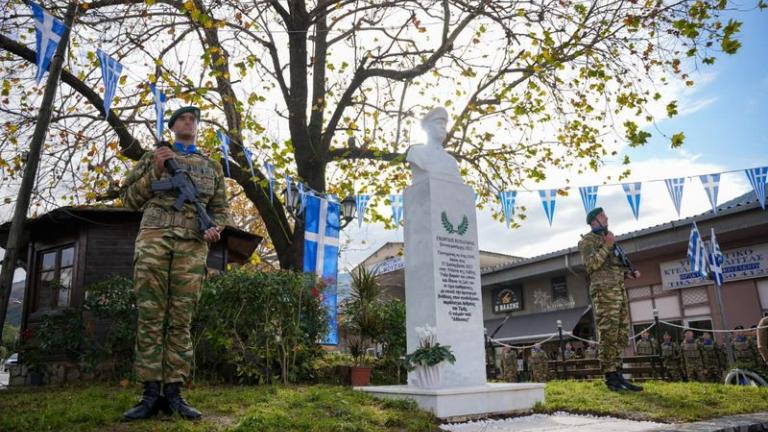 Α/ΓΕΕΘΑ Στρατηγός Δ. Χούπης: Στην τελετή αποκαλυπτηρίων της προτομής του Συνταγματάρχη (ΠΖ) Γ. Βούλγαρη, ο οποίος έχασε τη ζωή του εν ώρα καθήκοντος