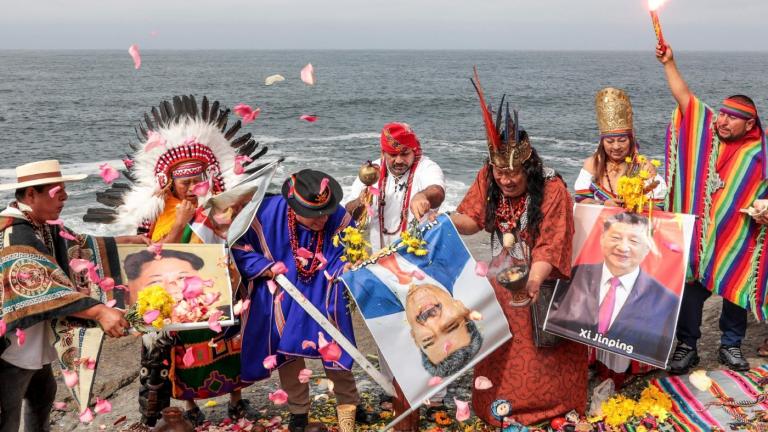 «Ασθένεια Τραμπ, τέλος του πολέμου στην Ουκρανία και αυτοεξορία Μαδούρο», προβλέπουν για το 2026 οι... σαμάνοι του Περού