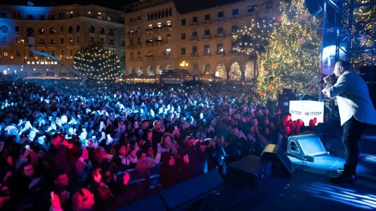 Το απόλυτο χριστουγεννιάτικο event στην πλατεία Αριστοτέλους με τον Αντώνη Ρέμο - Μια βραδιά που θα μείνει αξέχαστη στη Θεσσαλονίκη