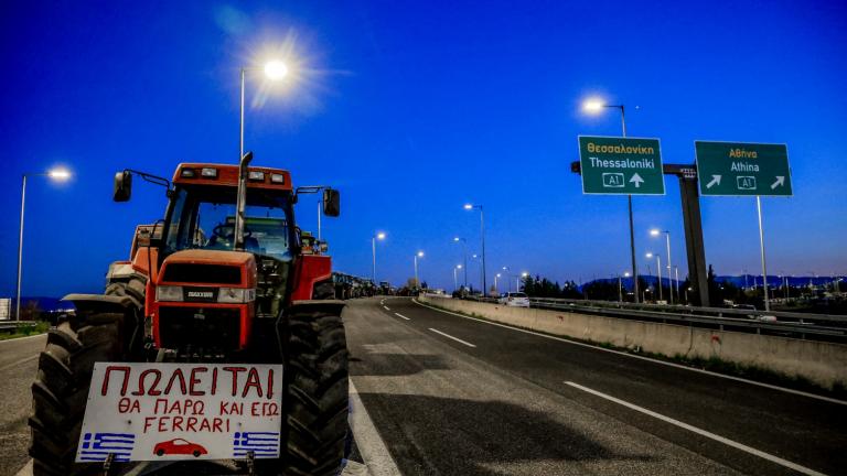 Αγρότες: Αποκλεισμοί ως τα σύνορα και μπλόκα από τη Νίκαια ως τον Έβρο - «Θα κάνουμε εδώ Χριστούγεννα»
