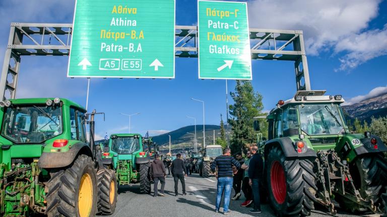 Κλιμακώνονται οι αγροτικές κινητοποιήσεις σε όλη την Ελλάδα – Μπλόκα, αποκλεισμοί και ένταση 