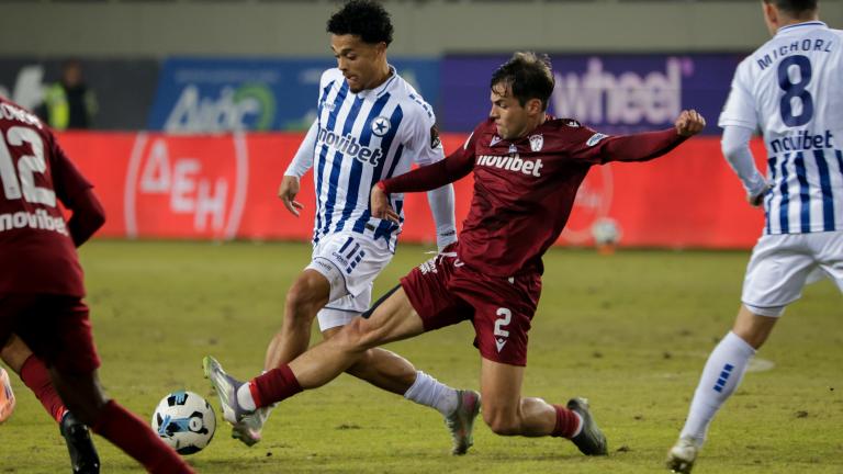 Αλληλοεξουδετερώθηκαν ΑΕΛ Novibet και Ατρόμητος στη Λάρισα. Οι δύο ομάδες κόλλησαν στο 0-0 για τη 15η αγωνιστική της Stoiximan Super League σε ένα κακό από άποψης θεάματος παιχνίδι. Πιο χαμένοι οι «βύσσινι», οι οποίοι βλέπουν τα… κανονάκια τους να τελειώνουν, καθώς είναι προτελευταίοι με μόλις οκτώ βαθμούς, ενώ και οι φιλοξενούμενοι (που προέρχονταν από το 2-0 επί του ΠΑΟΚ) θα ήθελαν τη νίκη για να ανασάνουν περισσότερο.