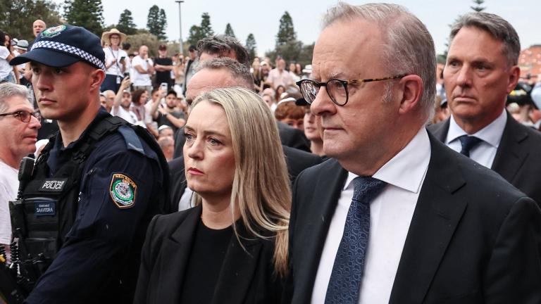 Αυστραλία: Αποδοκιμασίες κατά Αλμπανέζε στην τελετή μνήμης για την επίθεση στο Σίδνεϊ