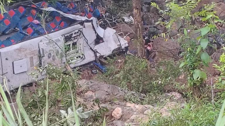 πτωση λεωφορείου στη κολομβια 