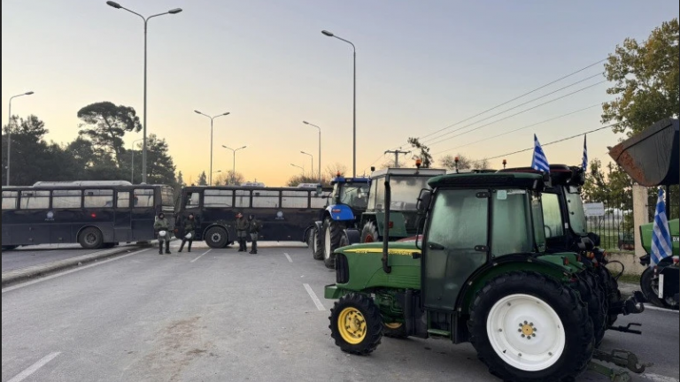 Αεροδρόμιο Μακεδονία: Ταλαιπωρία για επιβάτες εξαιτίας του μπλόκου στη Θεσσαλονίκης-Μουδανιών