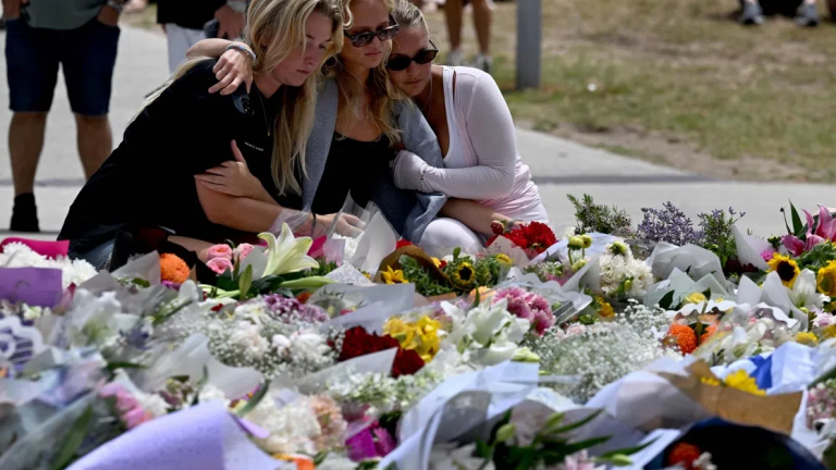 Σίδνεϊ: 16 νεκροί από την τρομοκρατική επίθεση — Πατέρας και γιος οι δράστες του μακελειού 