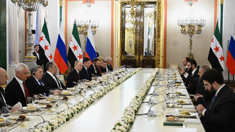 Στη Μόσχα υψηλόβαθμη αντιπροσωπεία της συριακής κυβέρνησης - Στο επίκεντρο οι εντάσεις με τους Κούρδους