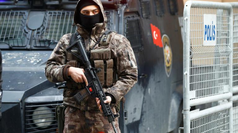 Η Τουρκία εξελίσσεται σε «καταφύγιο» οργανωμένου εγκλήματος – Εκτελεστές και λαθρέμποροι διαφημίζουν υπηρεσίες στο Διαδίκτυο