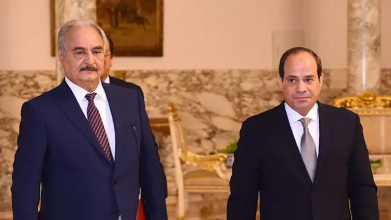 Συνάντηση Σίσι–Χαφτάρ και προσπάθεια οριοθέτησης ΑΟΖ Λιβύης και Αιγύπτου - Πώς επηρεάζει την Ελλάδα 