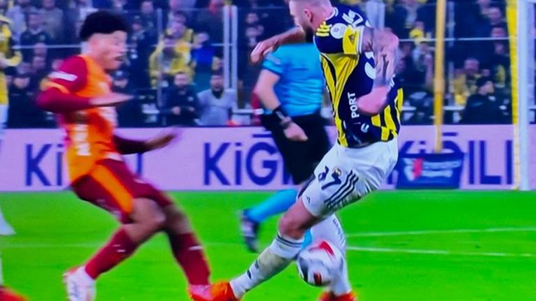 Τουρκία: Μαρκαρίσματα για... φυλακή στο Φενέρμπαχτσε - Γαλατασαράι (ΒΙΝΤΕΟ & ΦΩΤΟ)