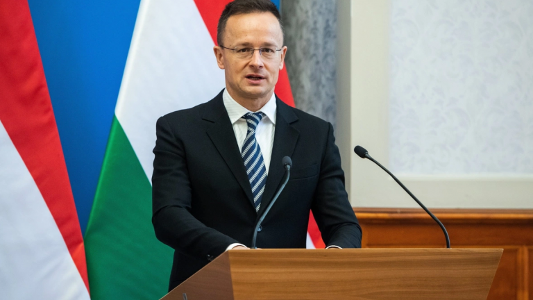 ΥΠΕΞ Ουγγαρίας: «Οι ηγέτες της ΕΕ θέλουν να σύρουν ολόκληρη την Ευρώπη σε πόλεμο με τη Ρωσία»