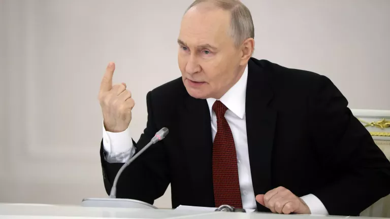 Οργή και απειλές από το Κρεμλίνο για την επίθεση με drones στην κατοικία Πούτιν: «Ξέρουμε πότε και πώς θα αντιδράσουμε»