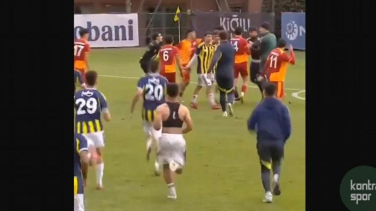 Τουρκία: Αδιανόητο ξύλο μεταξύ παικτών στο Φενέρμπαχτσε - Γαλατασαράι