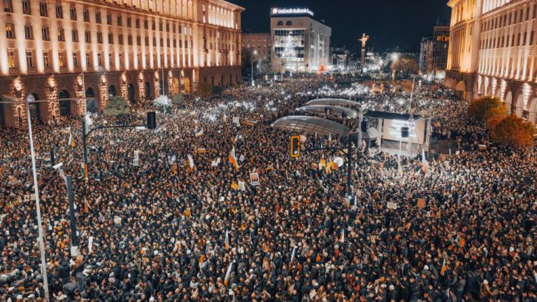 Μαζικές αντικυβερνητικές διαδηλώσεις στη Βουλγαρία: Χιλιάδες στους δρόμους της Σόφιας