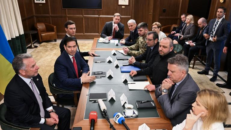 Ουκρανία: Αισιοδοξία Τραμπ μετά τις συνομιλίες στη Φλόριντα – Στο Παρίσι ο Ζελένσκι