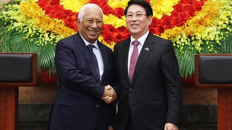 Ο πρόεδρος του Ευρωπαϊκού Συμβουλίου Αντόνιο Κόστα και ο πρόεδρος του Βιετνάμ Λουόνγκ Κουόνγ