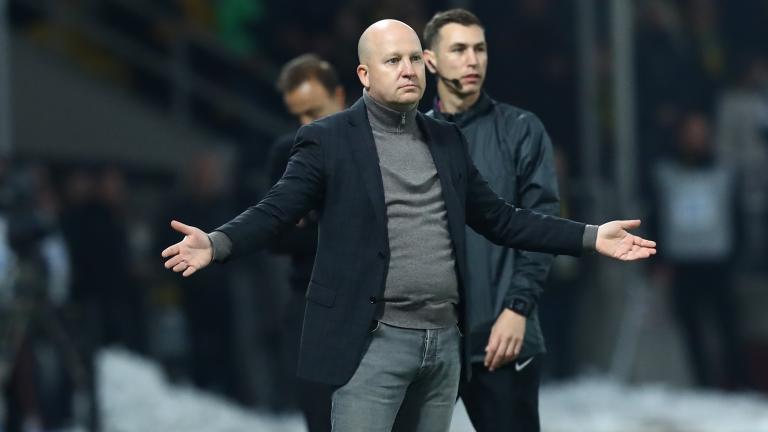 Η προσοχή των παικτών της ΑΕΚ είναι στραμμένη στο πρώτο παιχνίδι για το 2026 κόντρα στον Άρη στο Χαριλάου και ο Μάρκο Νίκολιτς είδε τον Μιγιάτ Γκατσίνοβιτς να προπονείται κανονικά.  Ο Σέρβος μεσοεπιθετικός ξεπέρασε το πρόβλημα που αντιμετώπιζε και είναι στη διάθεση του 44χρονου τεχνικού, ενώ κανονικά έχει ενσωματωθεί και ο Μπάρναμπας Βάργκα, που αναμένεται να πάρει χρόνο συμμετοχής κόντρα στους Θεσσαλονικείς.      Ο Λούκα Γιόβιτς συμμετείχε κανονικά στο πρόγραμμα του «δικεφάλου», με τους Ζίνι και Φραντζί Πι