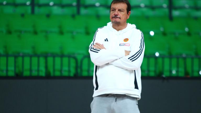 ερωτηθείς για το ενδεχόμενο μεταγραφικής ενίσχυσης αλλά και για τα ονόματα των Νάιτζελ Χέιζ-Ντέιβις και Γκερσόν Γιαμπουσέλε που έχουν ακουστεί, ο προπονητής των «πράσινων» παραδέχθηκε ότι η ομάδα του σκέφτεται κάποιους παίκτες, ενώ εξέφρασε την ελπίδα του για... εσωτερική μεταγραφή, μέσω της επιστροφής του Ματίας Λεσόρ