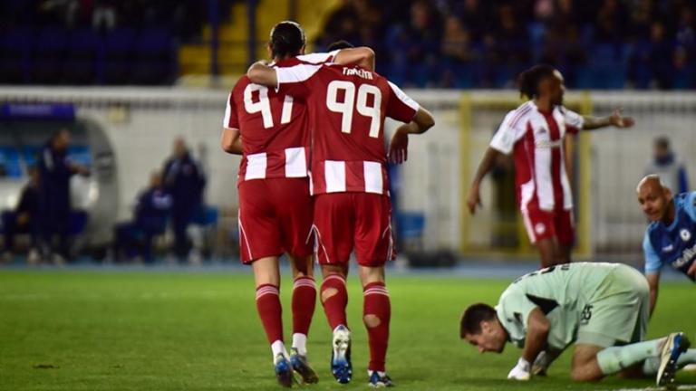 Ο Ολυμπιακός και ο ΠΑΟΚ πέρασαν από το Περιστέρι και το Αγρίνιο αντίστοιχα, προσπερνώντας την ΑΕΚ στη βαθμολογία και βάζοντάς της νέα πίεση ενόψει της δικής της αναμέτρησης με τον Άρη στη Θεσσαλονίκη.  Οι «ερυθρόλευκοι» ανέβηκαν προσωρινά στην κορυφή χάρη στα τέρματα των Ζέλσον και Ταρεμί για το 2-0, ενώ ο «δικέφαλος του Βορρά» είχε εύκολο έργο απέναντι στον Παναιτωλικό, με «διπλό» Κωνσταντέλια και Γιακουμάκη στο (3-0).   Νωρίτερα, η Κηφισιά και η ΑΕΛ Novibet έμειναν στο 1-1, με την ομάδα του Λέτο να αντιδρ