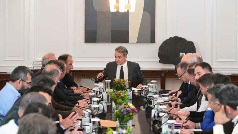 Τέσσερις ώρες διαπραγματεύσεων στο Μαξίμου — Ανικανοποίητοι δηλώνουν οι αγρότες, αποφάσεις στα μπλόκα 