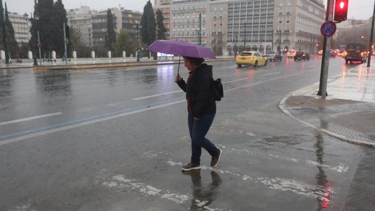 Αττική - Καιρός: Ζημιές και προβλήματα από την ισχυρή νεροποντή της Δευτέρας