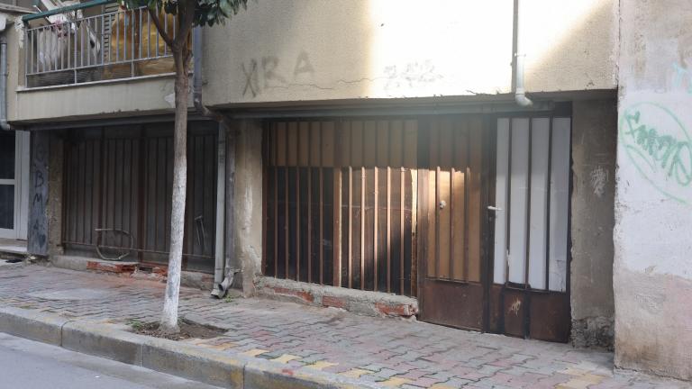 υπόγειο - μενεμενη 