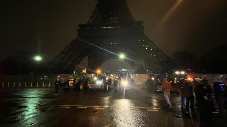 γαλοι αγροτες στον αιφελ