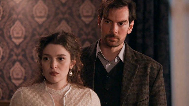 «Grand Hotel»: Ο Πέτρος και η Αλίκη μπαίνουν χέρι-χέρι στο ξενοδοχείο — Απόψε στις 21:00 με διπλό επεισόδιο