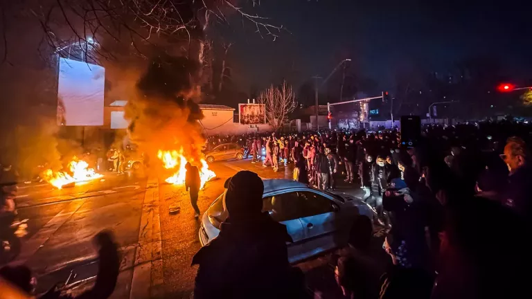 Διαδηλώσεις στο Ιράν: Πάνω από 500 νεκροί, απειλές ΗΠΑ και προειδοποιήσεις για γενικευμένη σύγκρουση