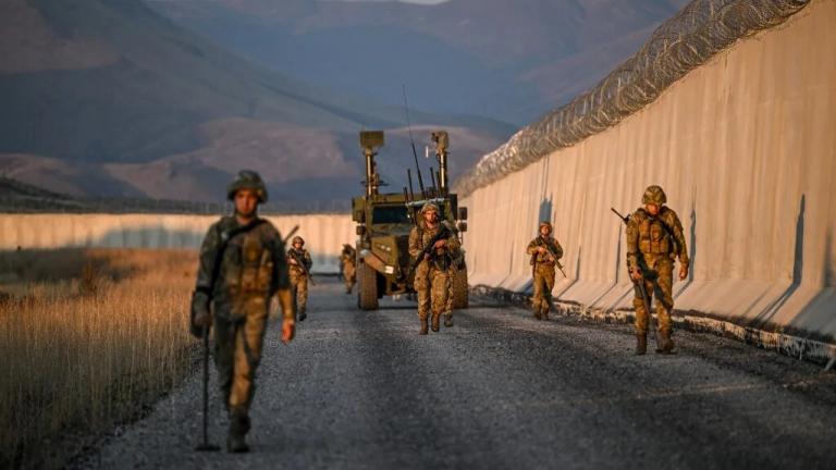 Middle East Eye: Η Τουρκία εξετάζει ζώνη ασφαλείας στην ιρανική πλευρά των συνόρων