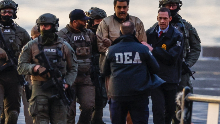 Στο δικαστήριο της Νέας Υόρκης ο Νικολάς Μαδούρο — Ποια στάση αναμένεται να κρατήσει